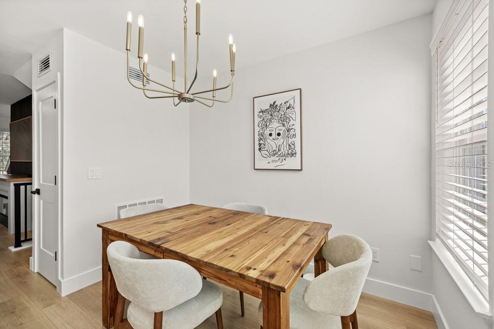 Image 11 of 70 For 1050 Waterside Drive 0