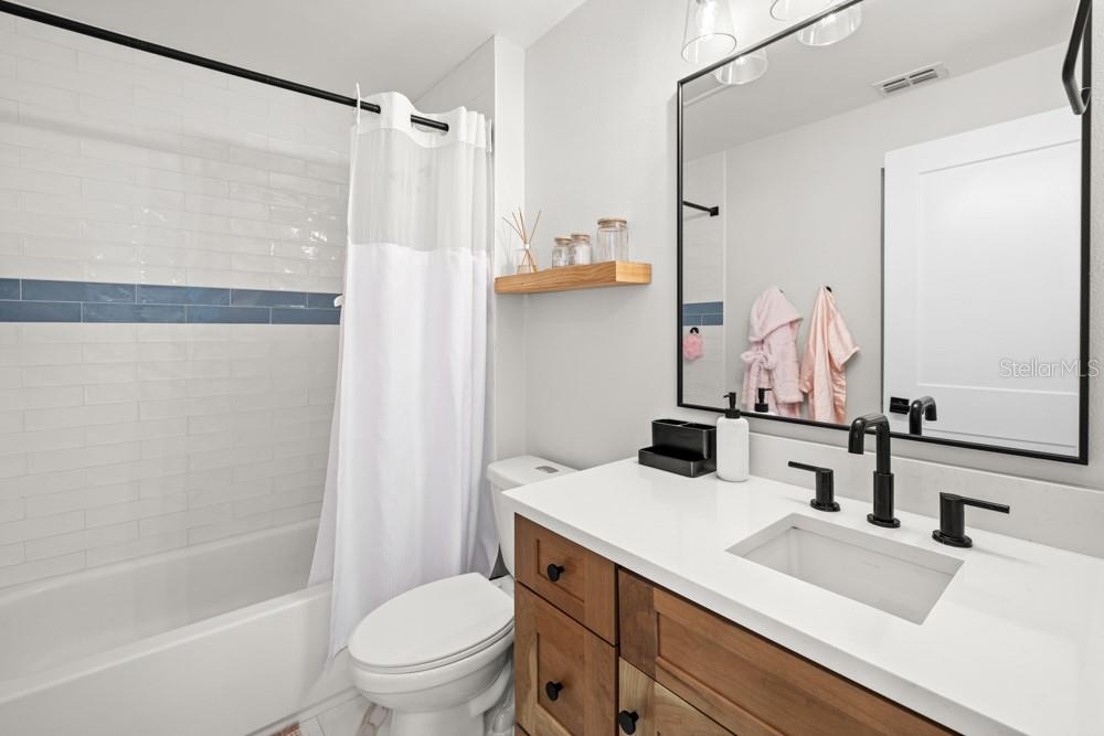 Image 17 of 70 For 1050 Waterside Drive 0