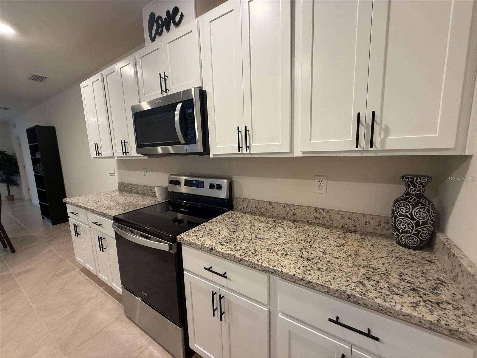 Image 11 of 39 For 423 Pelham Park Drive