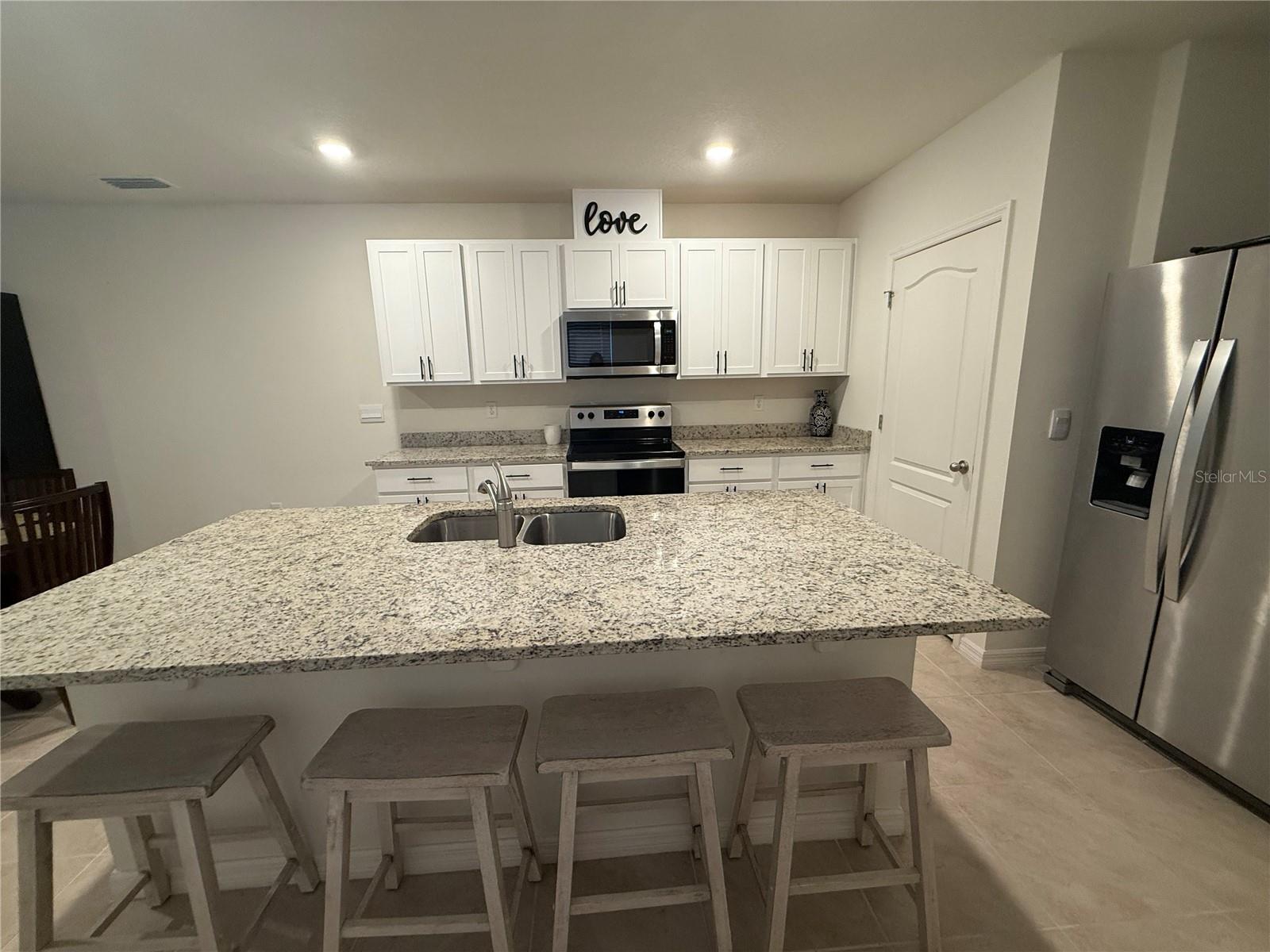 Image 13 of 39 For 423 Pelham Park Drive