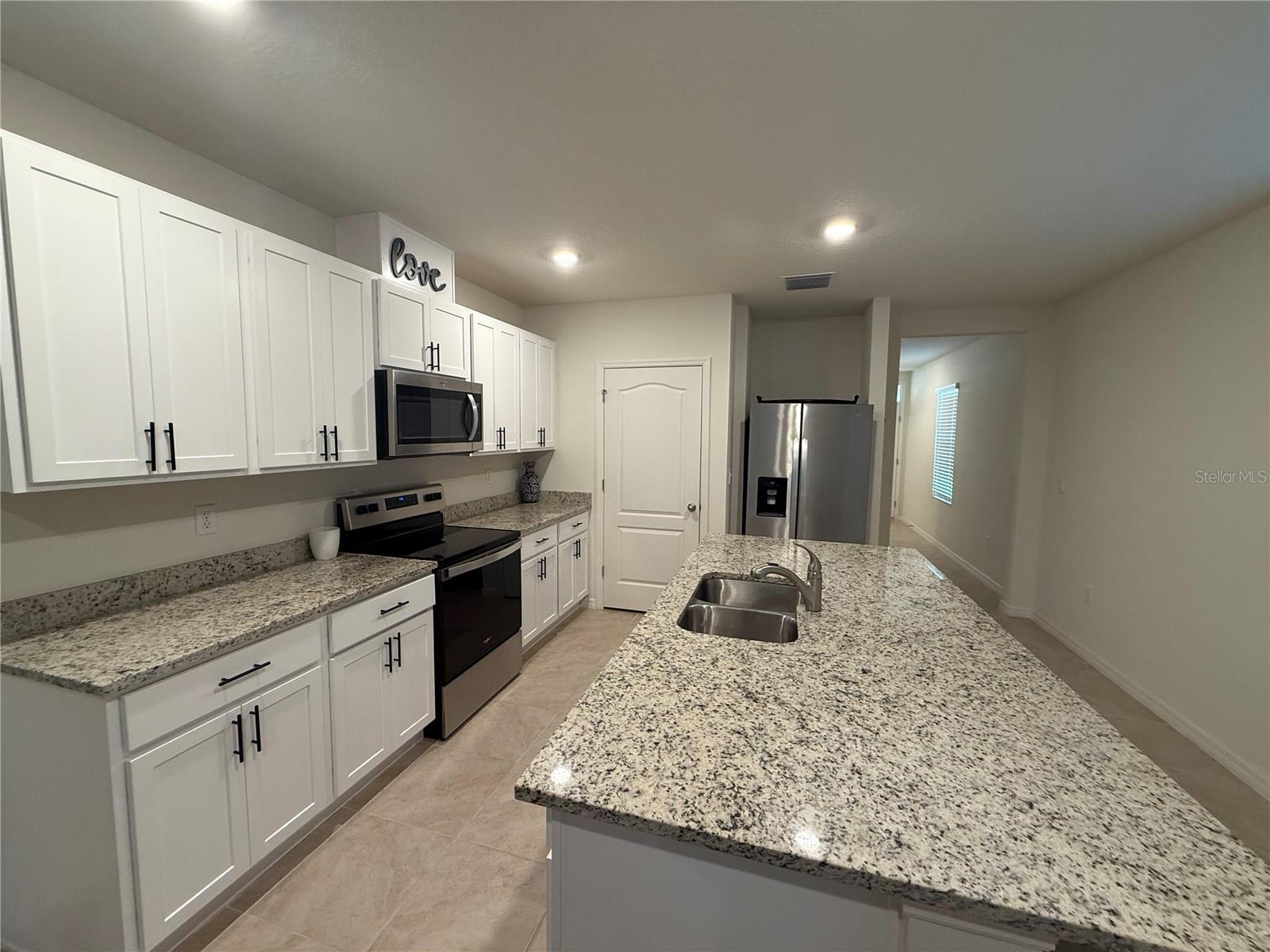 Image 14 of 39 For 423 Pelham Park Drive