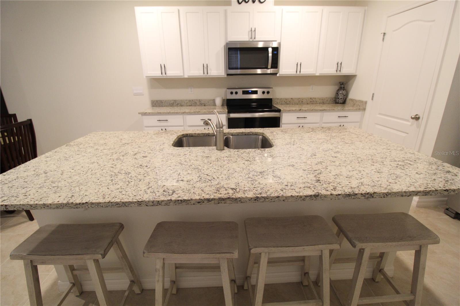 Image 17 of 39 For 423 Pelham Park Drive