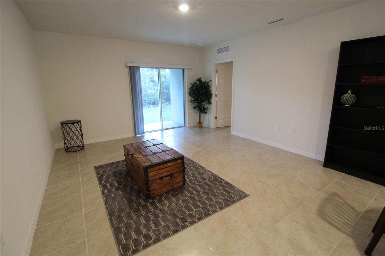 Image 22 of 39 For 423 Pelham Park Drive