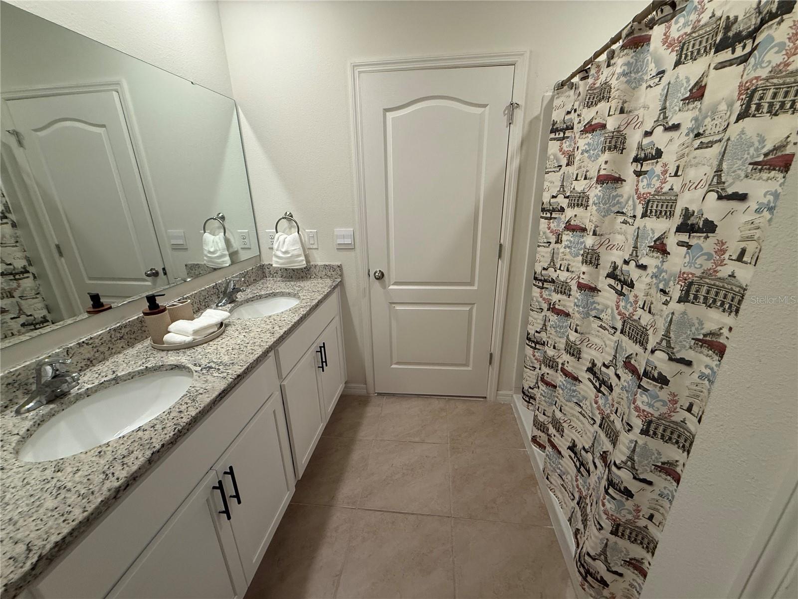 Image 27 of 39 For 423 Pelham Park Drive