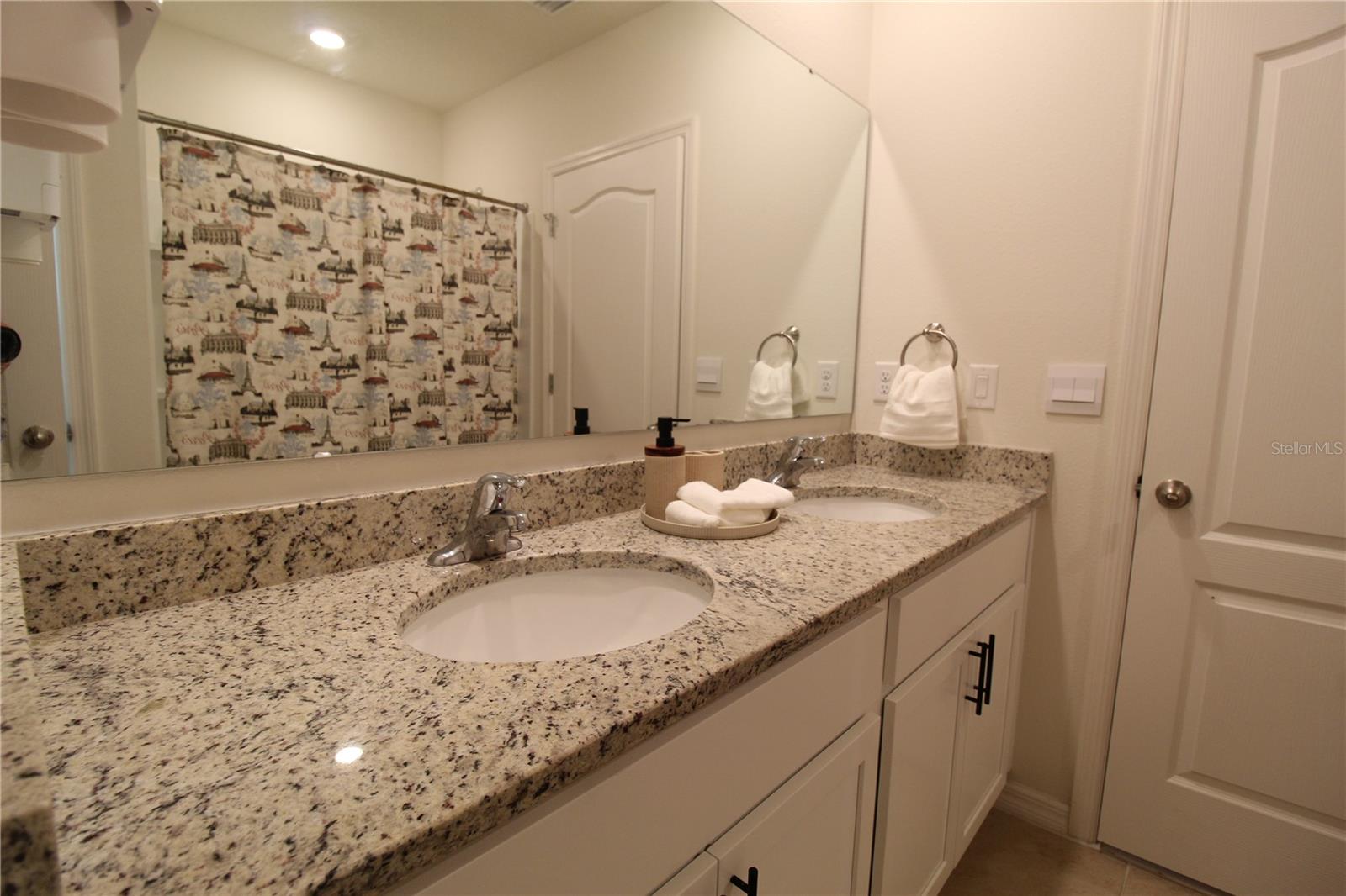 Image 30 of 39 For 423 Pelham Park Drive