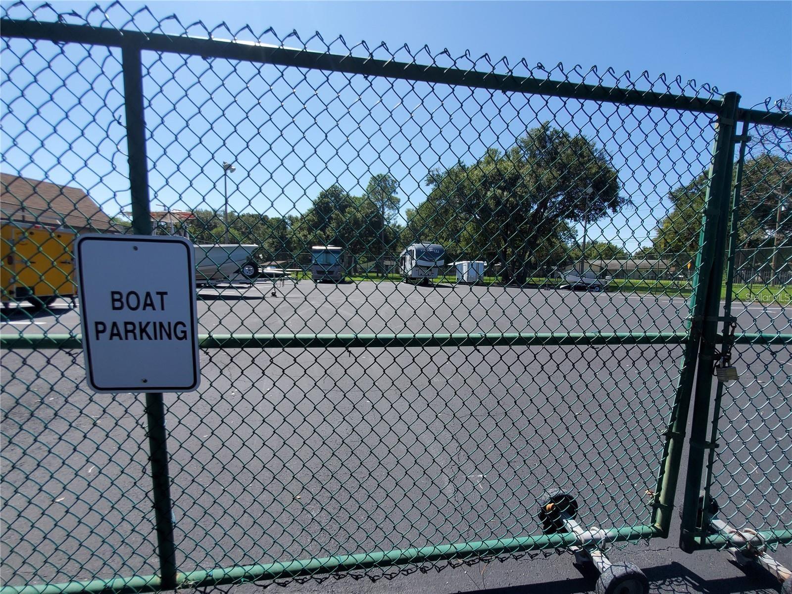 Image 28 of 34 For 315 Lakepointe Drive 102