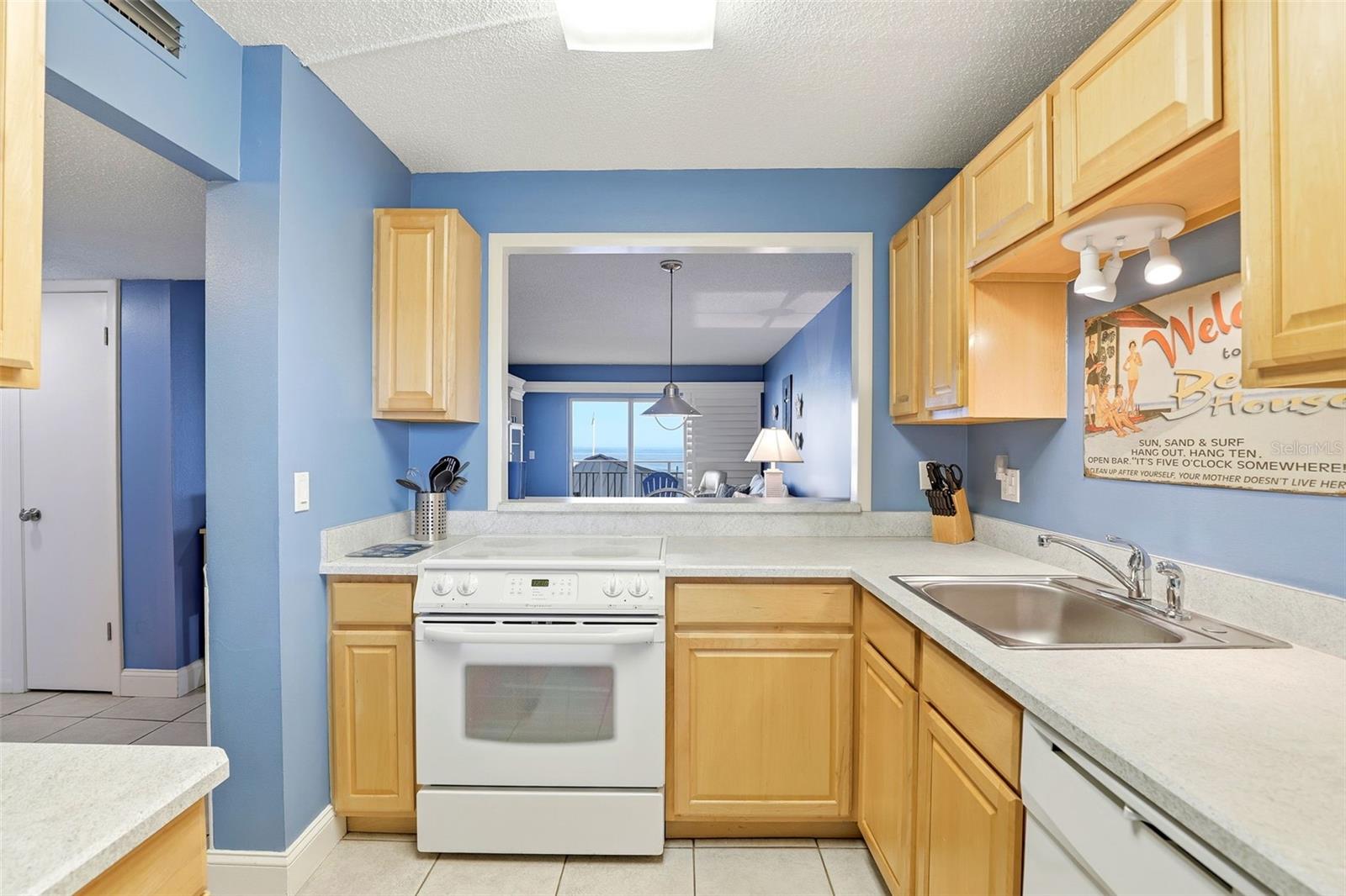 Image 14 of 39 For 4153 Atlantic Avenue 217