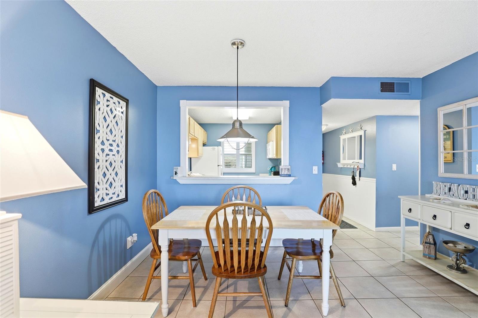 Image 8 of 39 For 4153 Atlantic Avenue 217