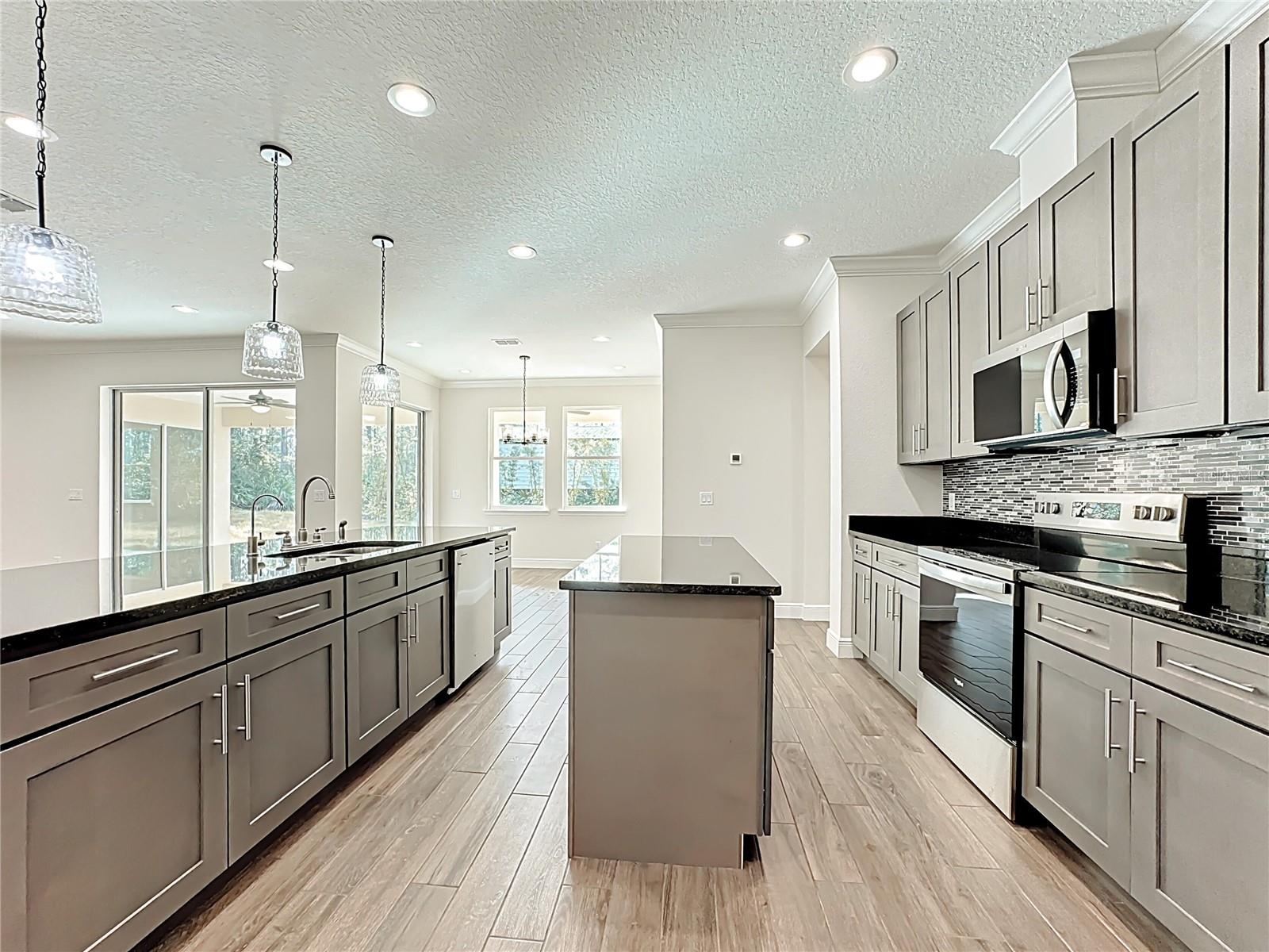 Image 20 of 85 For 19022 Mardi Gras Street