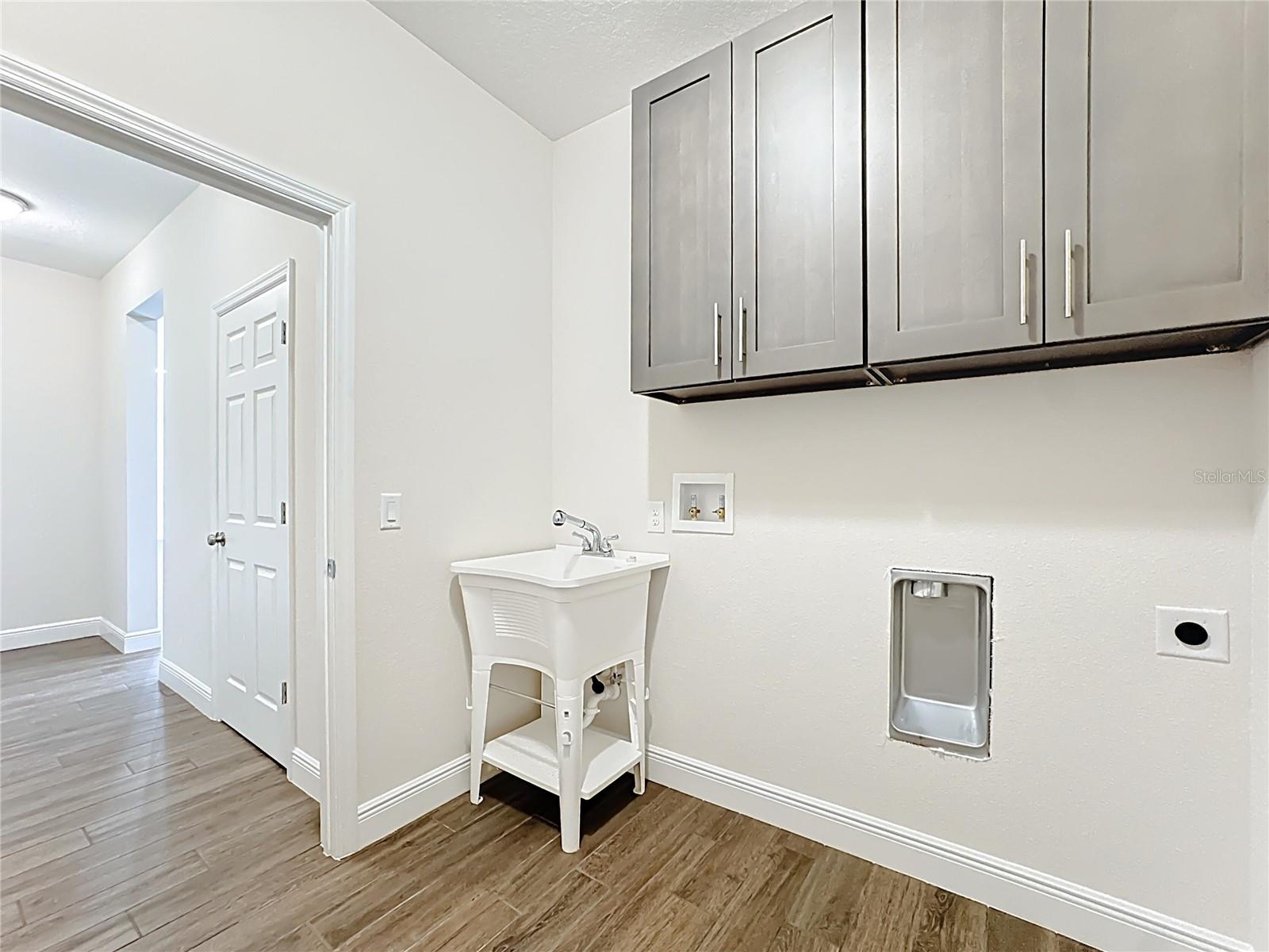 Image 28 of 85 For 19022 Mardi Gras Street