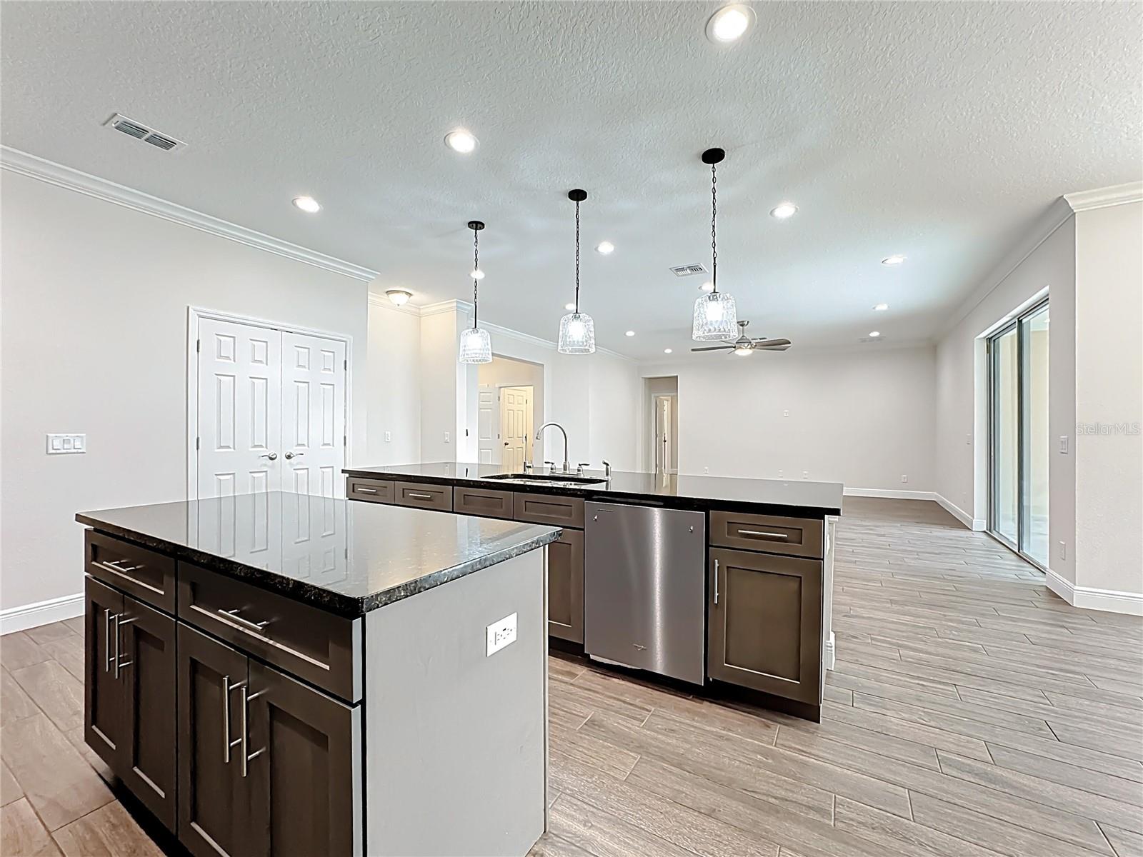 Image 34 of 85 For 19022 Mardi Gras Street