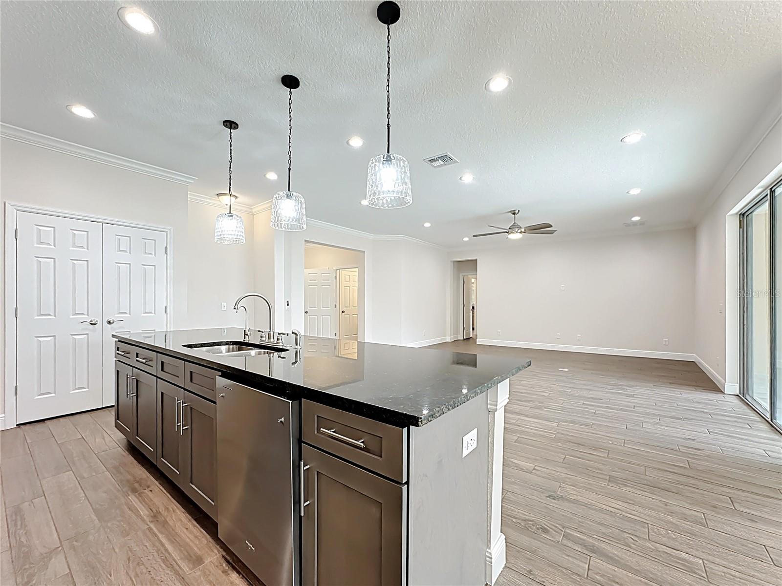 Image 35 of 85 For 19022 Mardi Gras Street