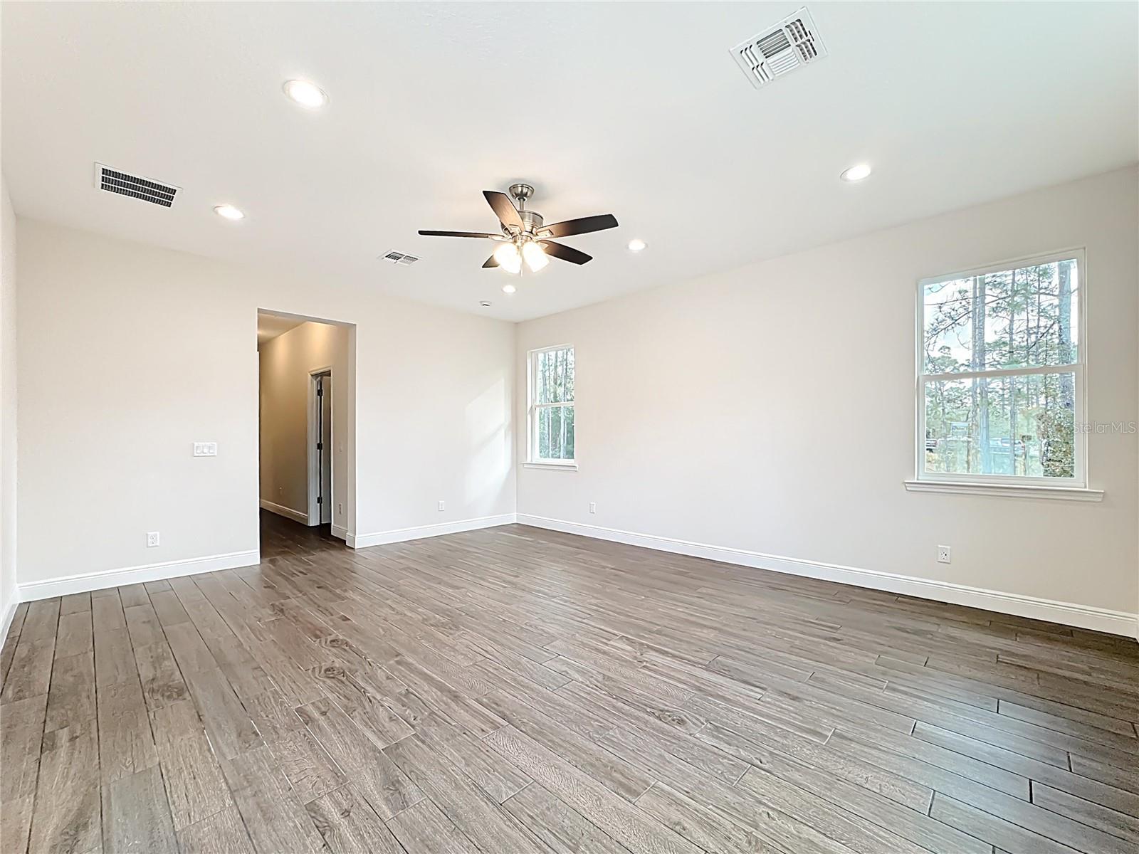 Image 41 of 85 For 19022 Mardi Gras Street