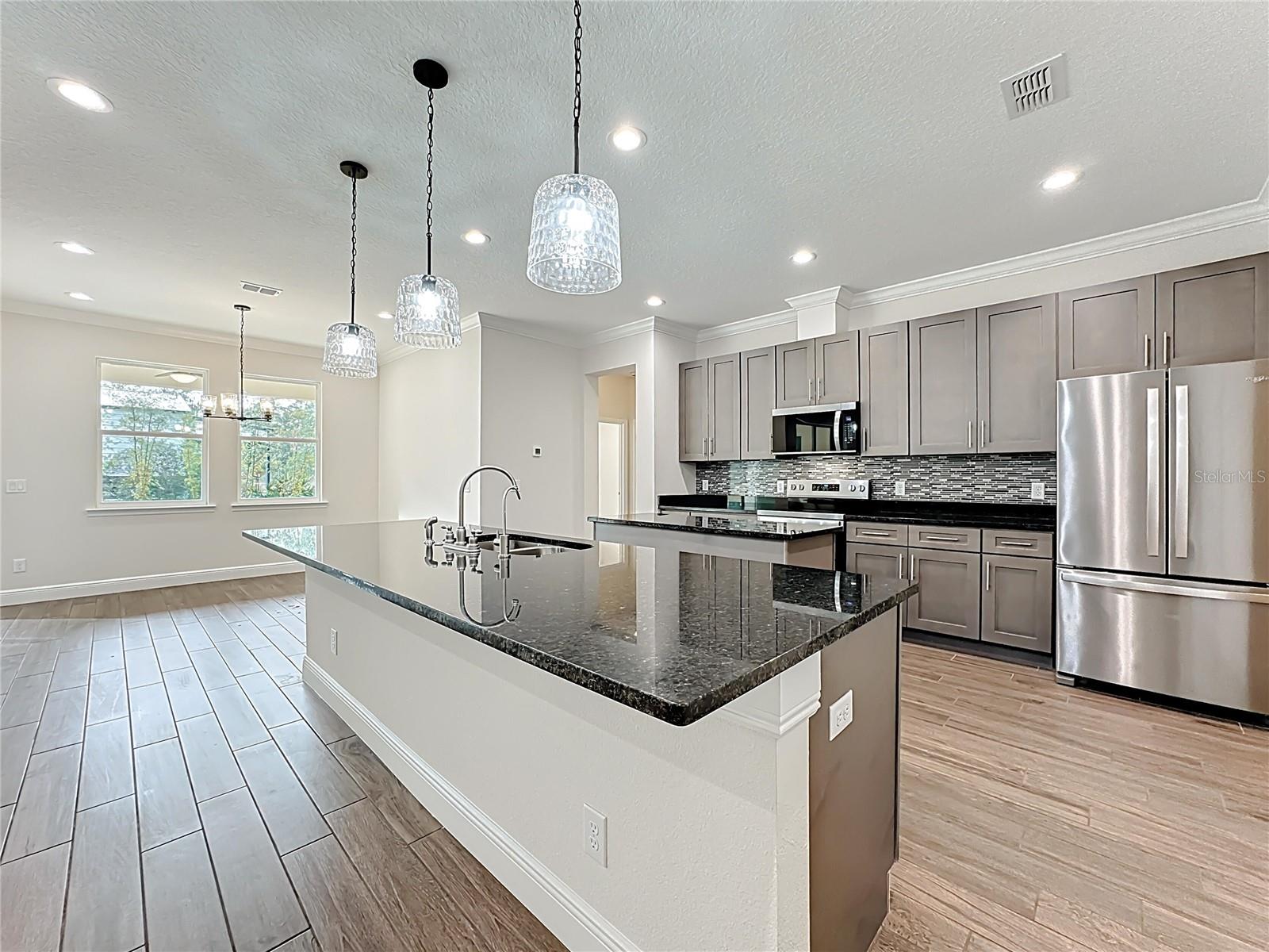 Image 52 of 85 For 19022 Mardi Gras Street