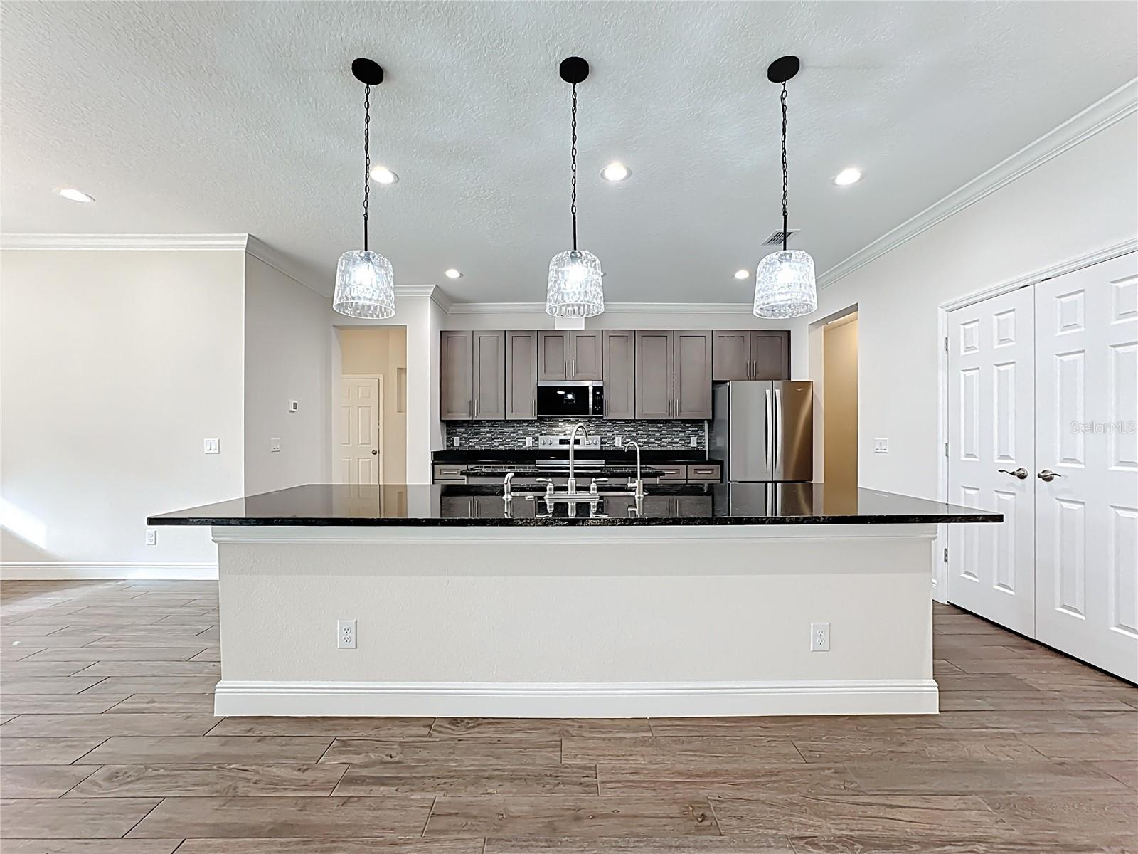 Image 69 of 85 For 19022 Mardi Gras Street