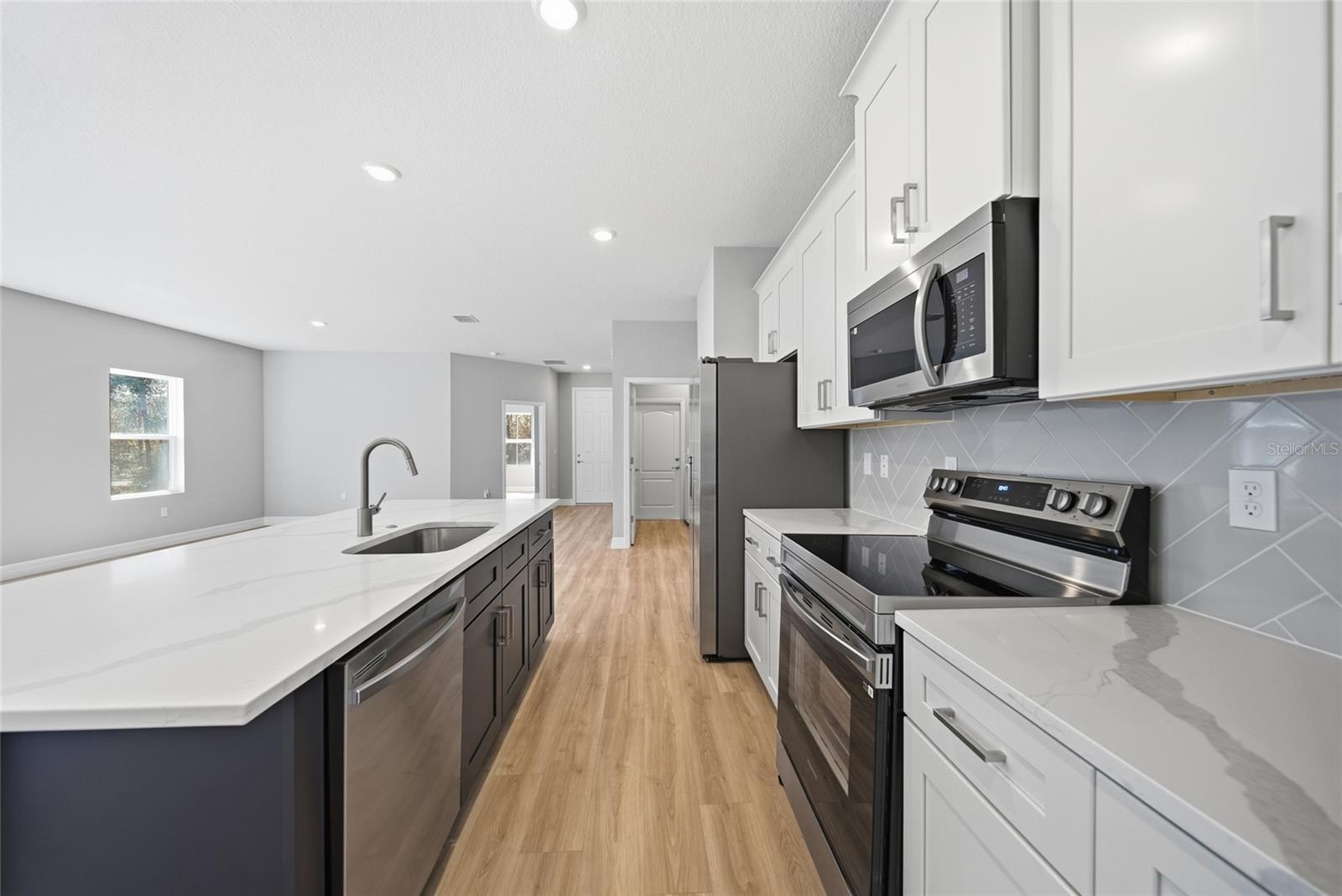 Image 3 of 22 For 32 Glenridge Circle