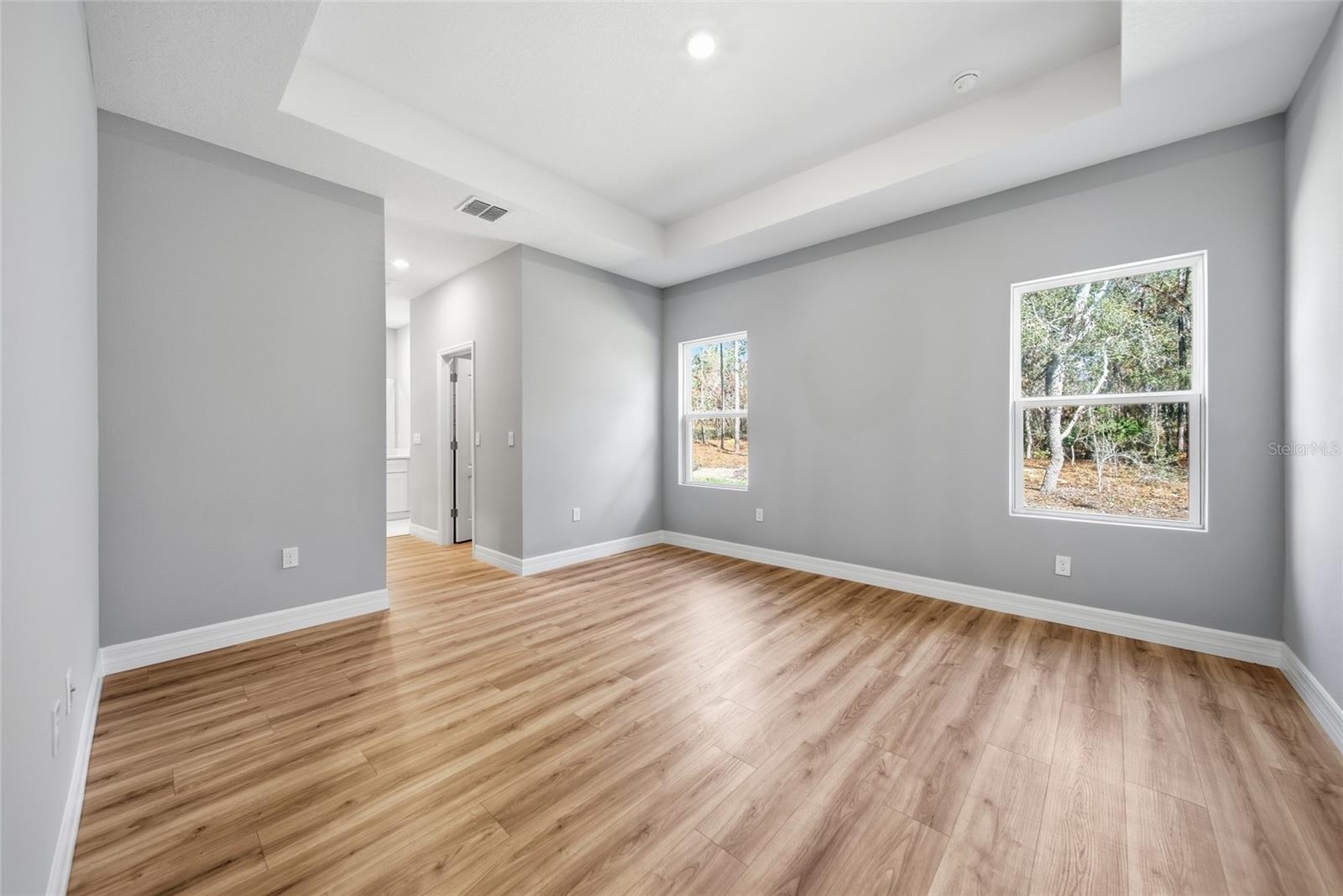 Image 4 of 22 For 32 Glenridge Circle