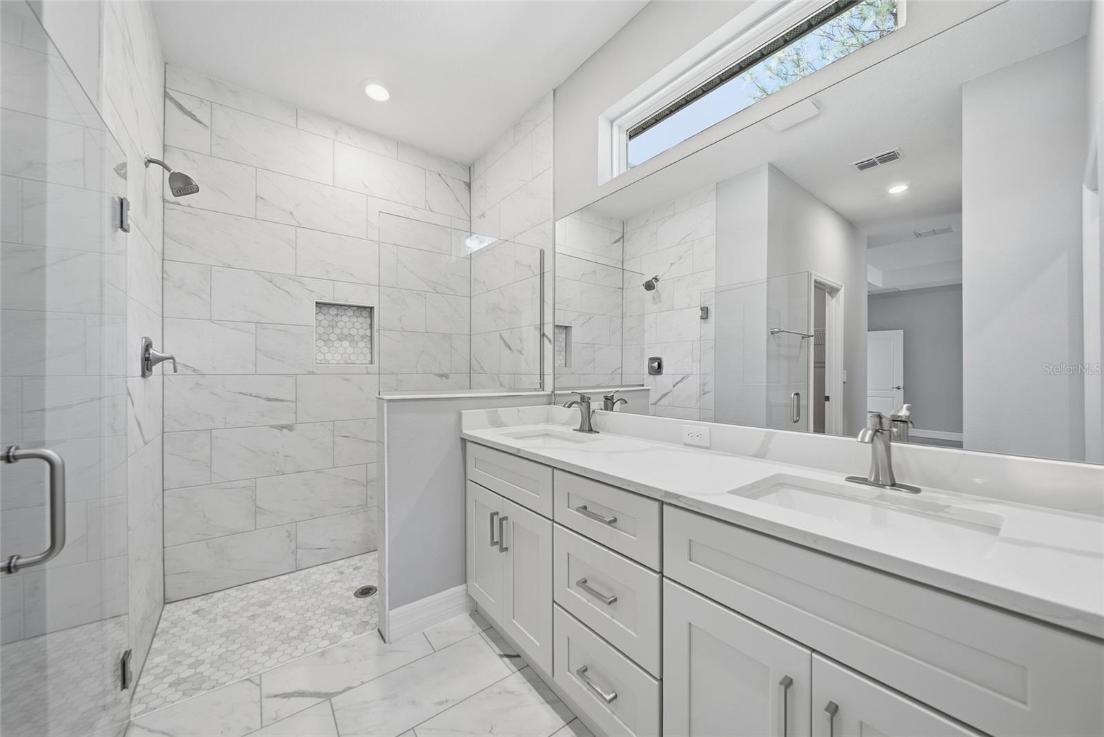 Image 6 of 22 For 32 Glenridge Circle