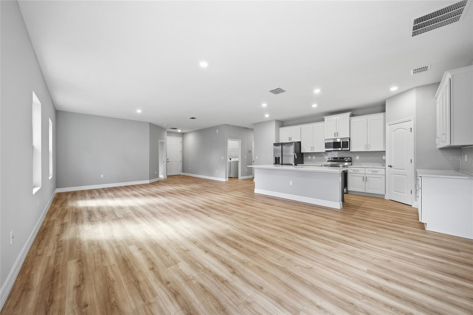 Image 7 of 22 For 32 Glenridge Circle