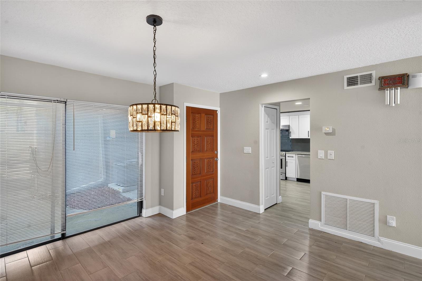 Image 12 of 29 For 605 Woodridge Drive