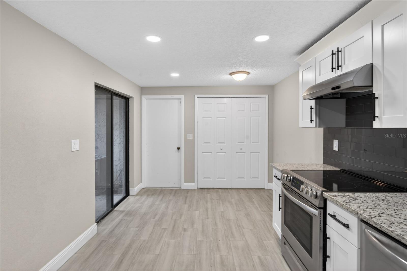 Image 16 of 29 For 605 Woodridge Drive