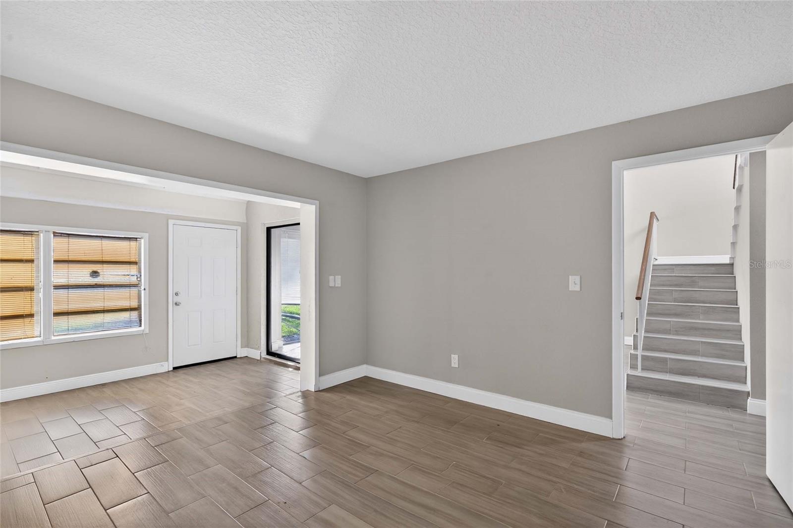 Image 19 of 29 For 605 Woodridge Drive