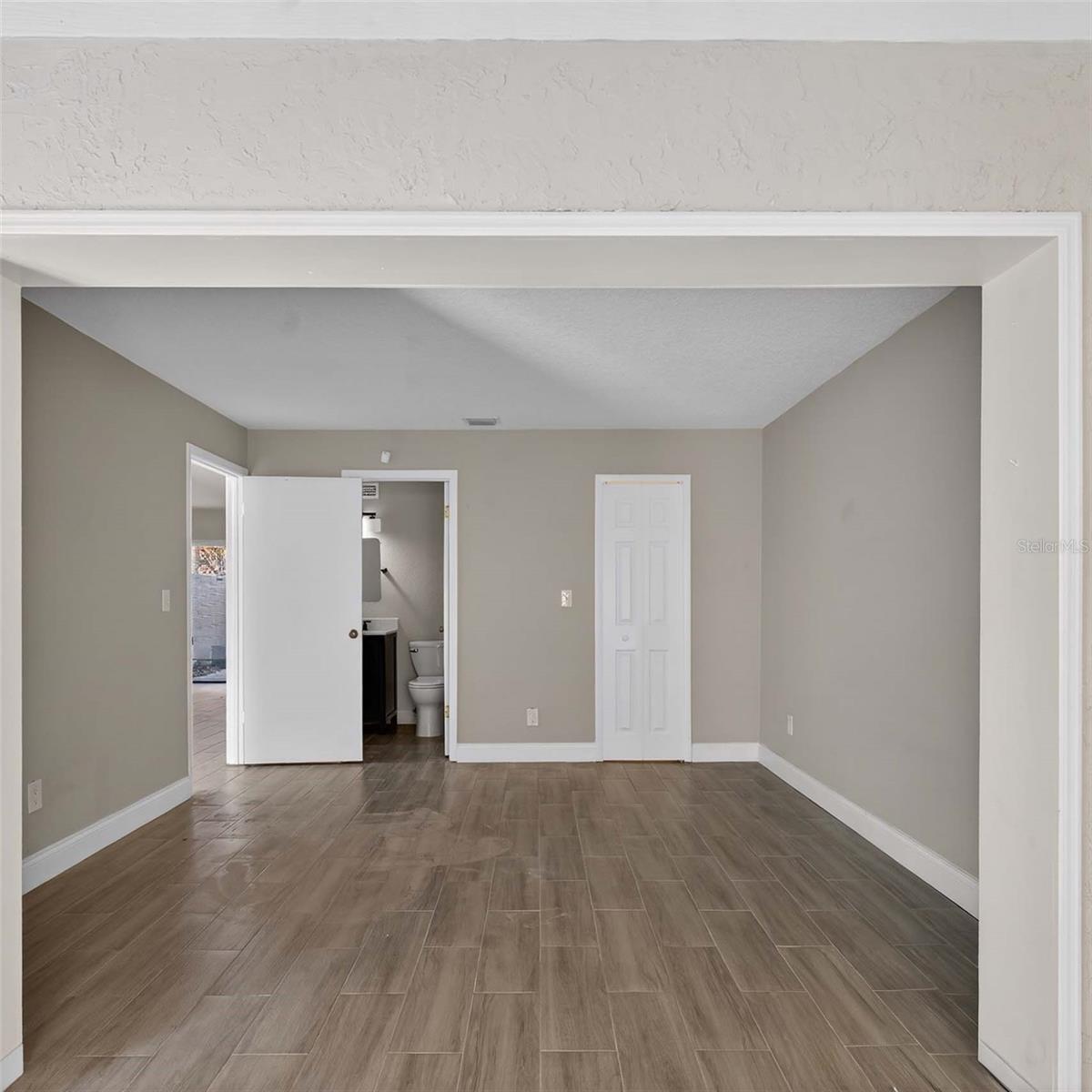 Image 21 of 29 For 605 Woodridge Drive