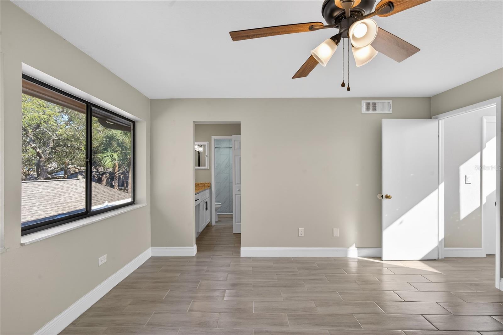 Image 26 of 29 For 605 Woodridge Drive