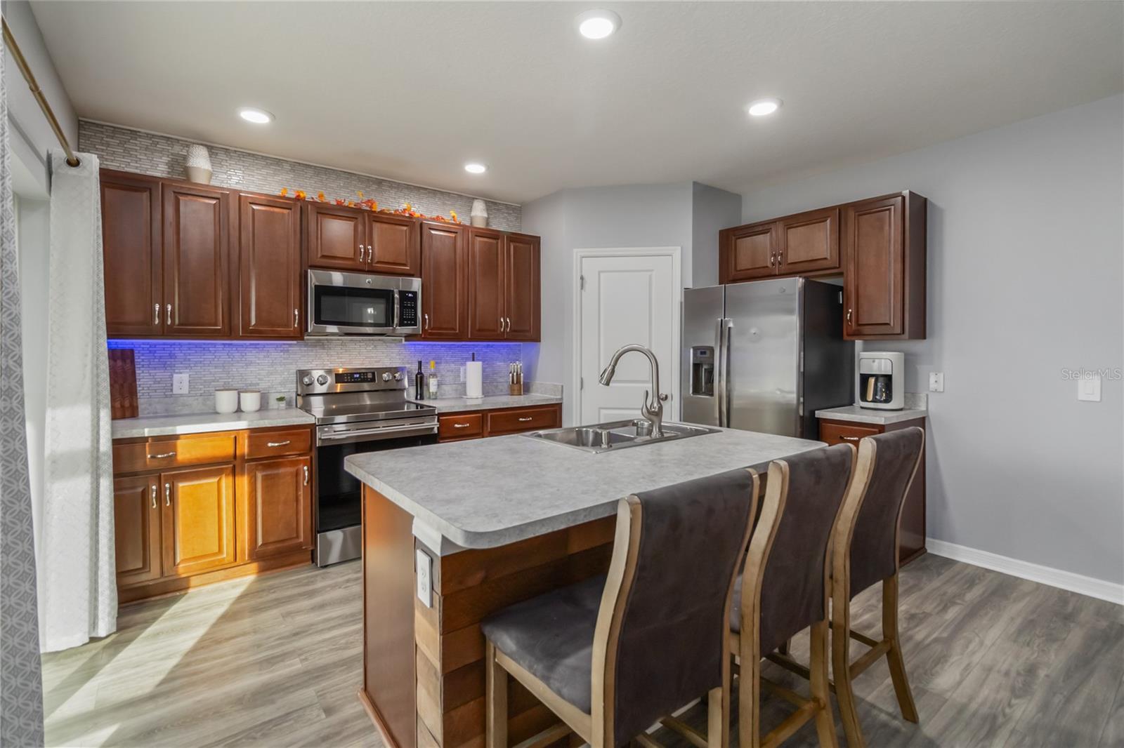 Image 10 of 48 For 410 Kestrel Drive