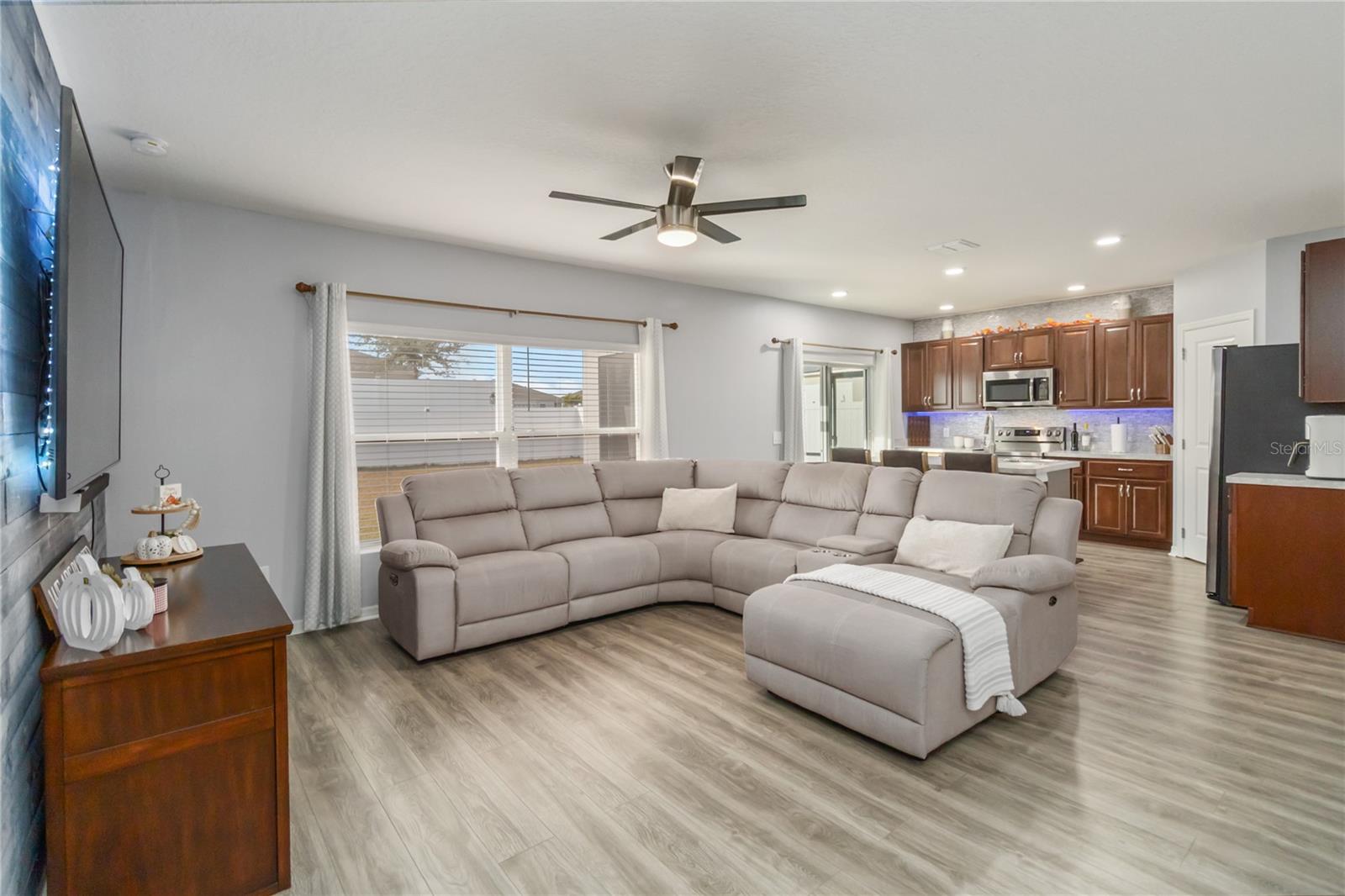 Image 7 of 48 For 410 Kestrel Drive