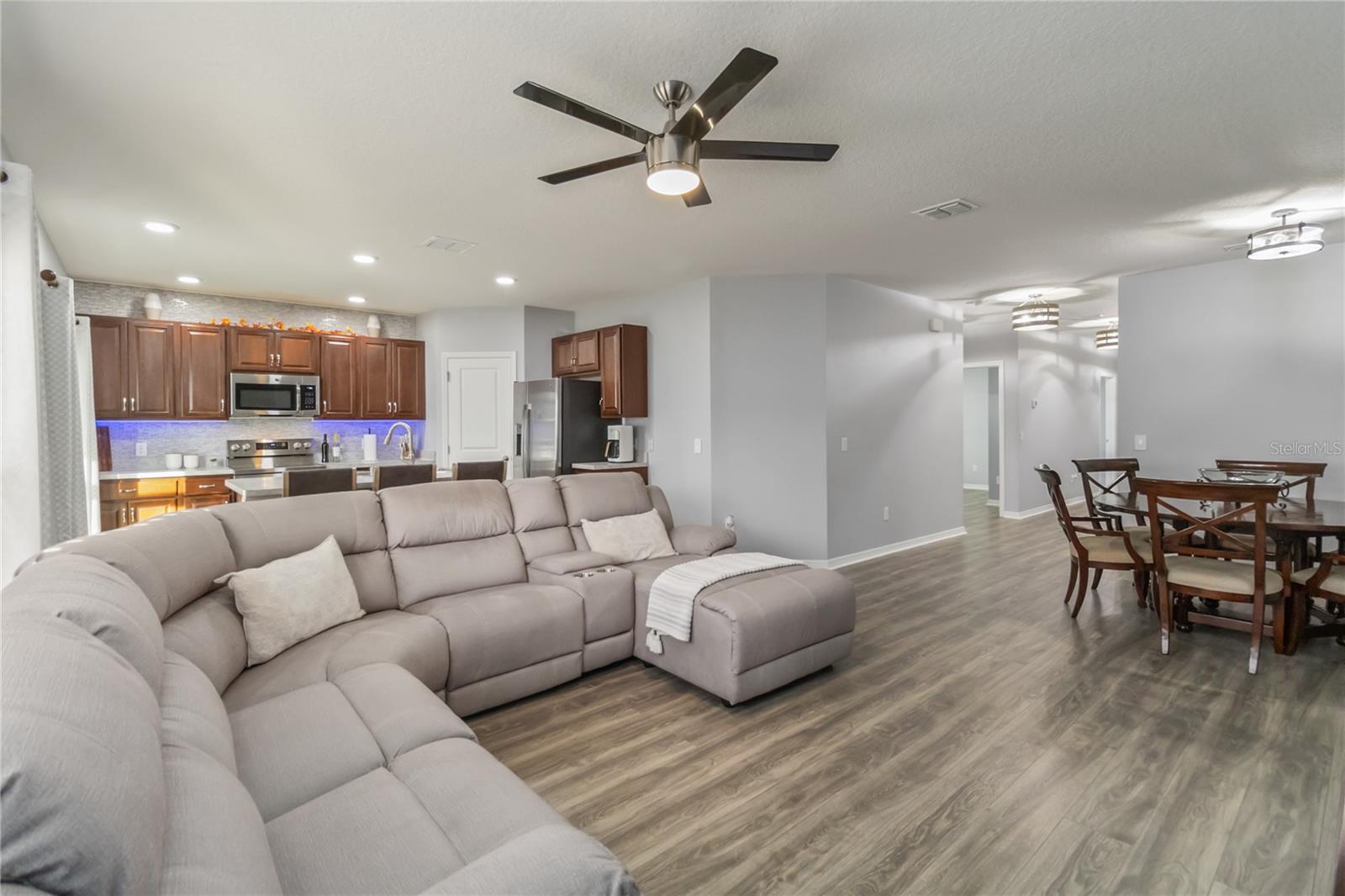 Image 8 of 48 For 410 Kestrel Drive