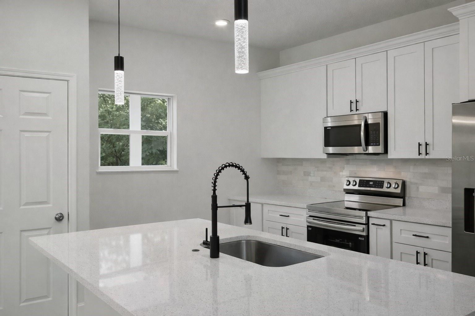 Image 10 of 35 For 1215 Hedgewood Lane