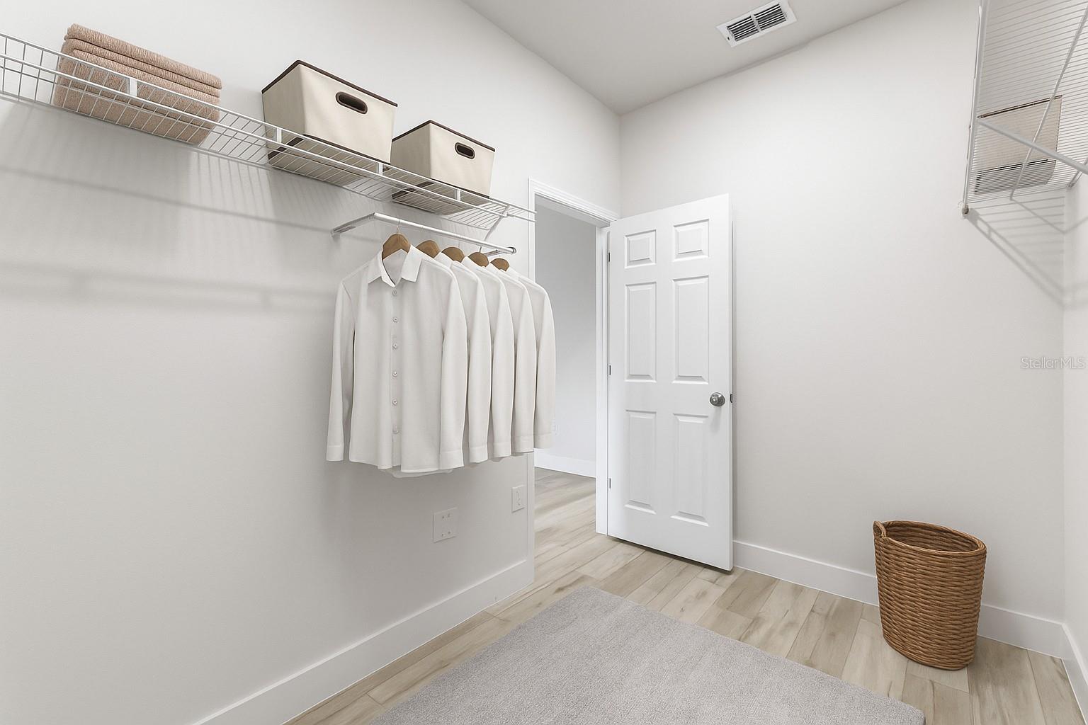 Image 17 of 35 For 1215 Hedgewood Lane