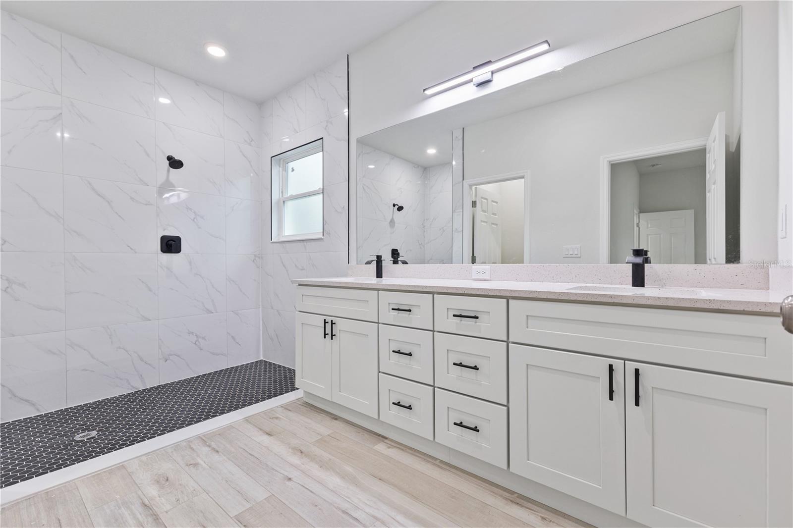 Image 18 of 35 For 1215 Hedgewood Lane