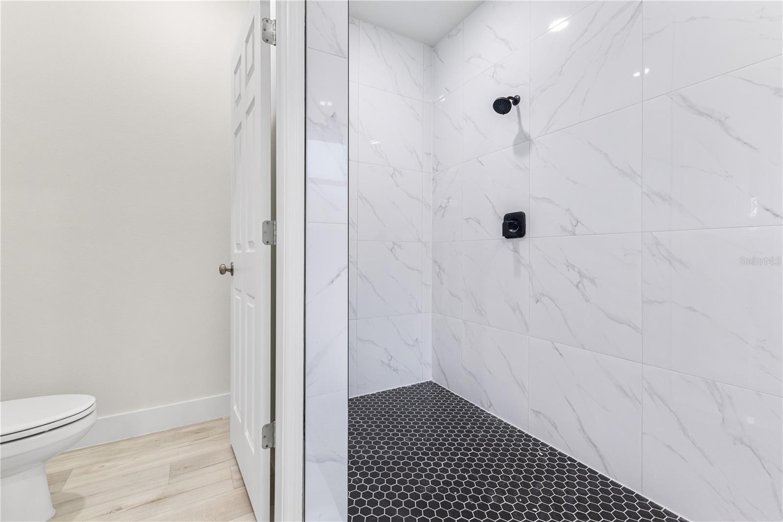 Image 20 of 35 For 1215 Hedgewood Lane