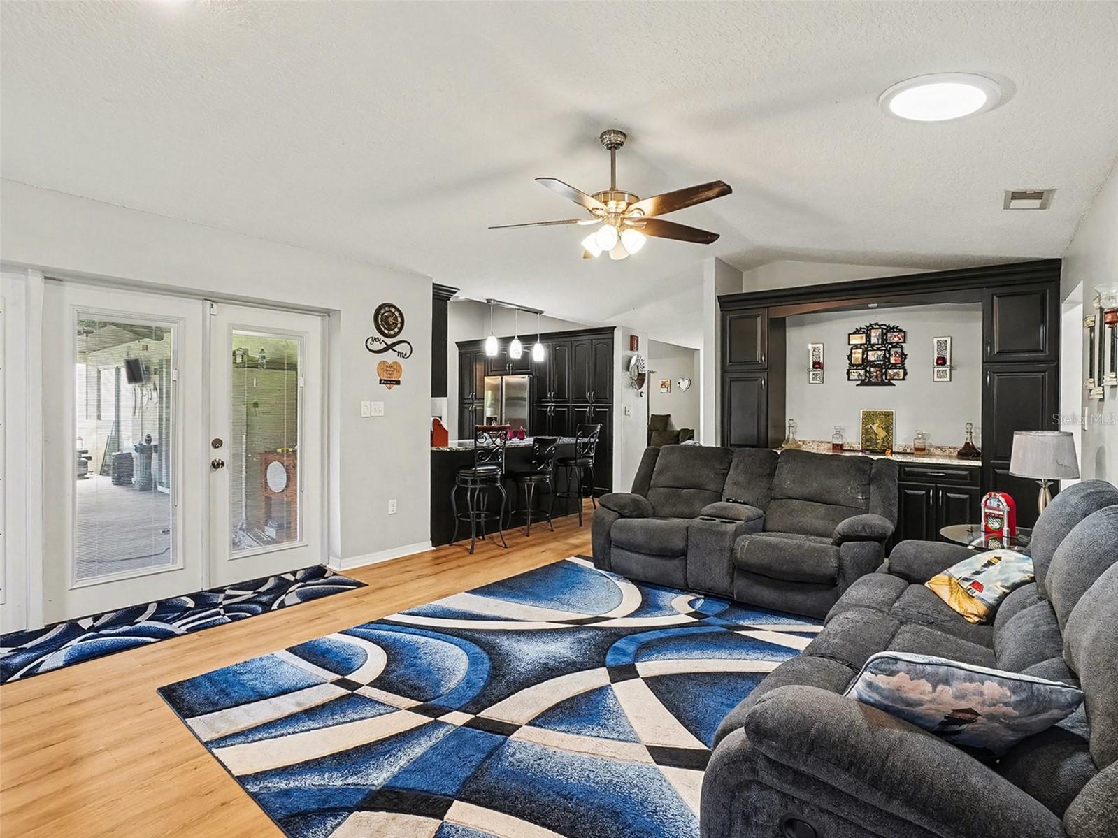 Image 4 of 34 For 18 Weston Road