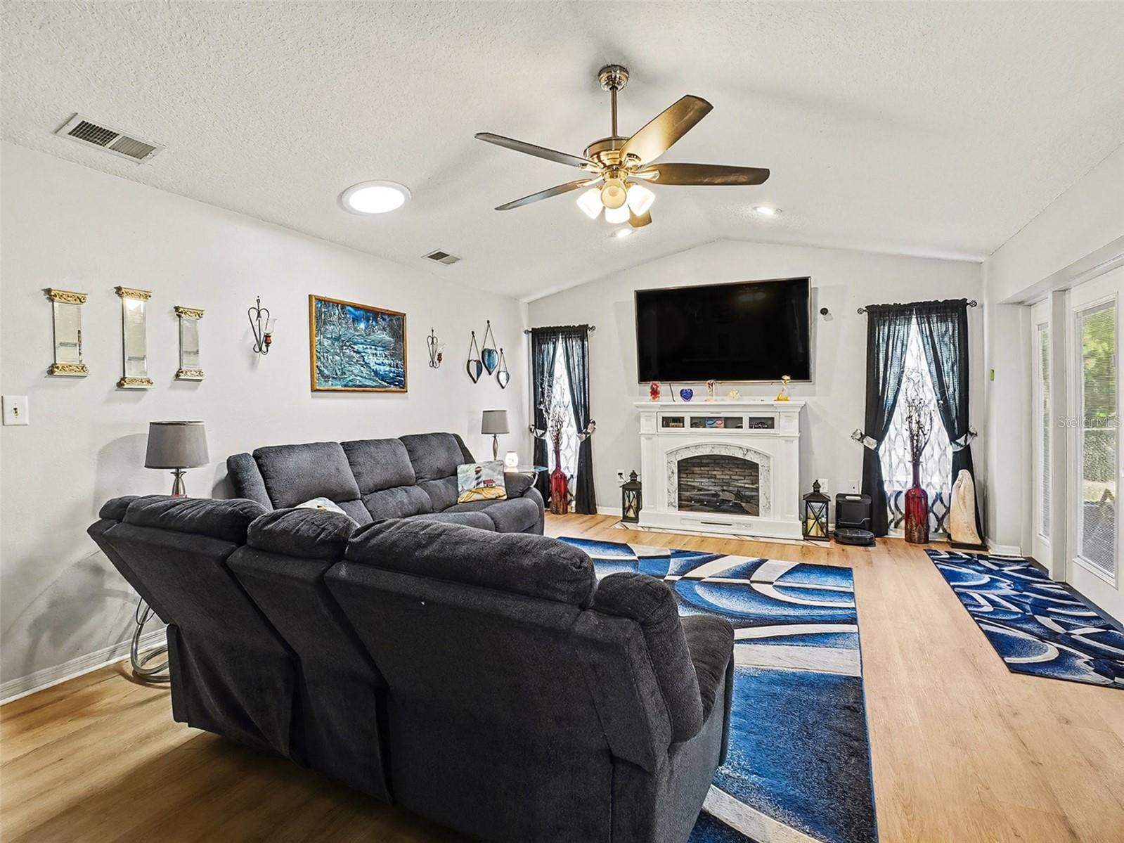 Image 7 of 34 For 18 Weston Road