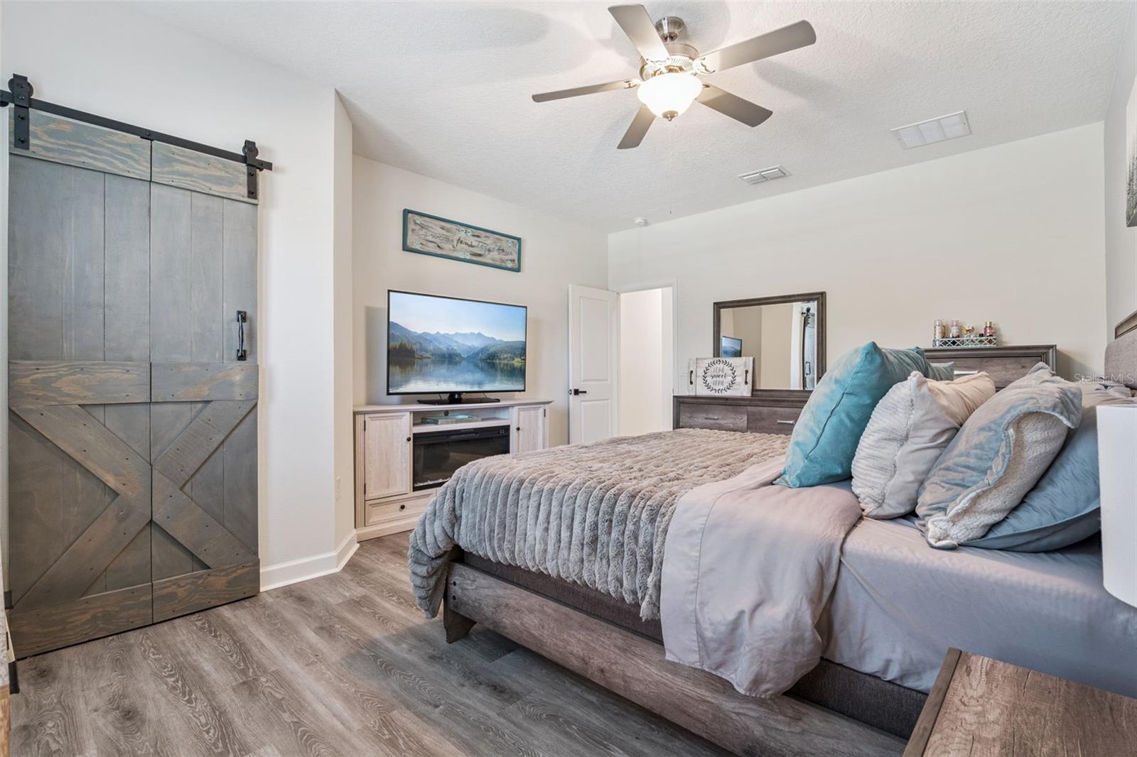 Image 17 of 39 For 2919 Manatee Island Drive