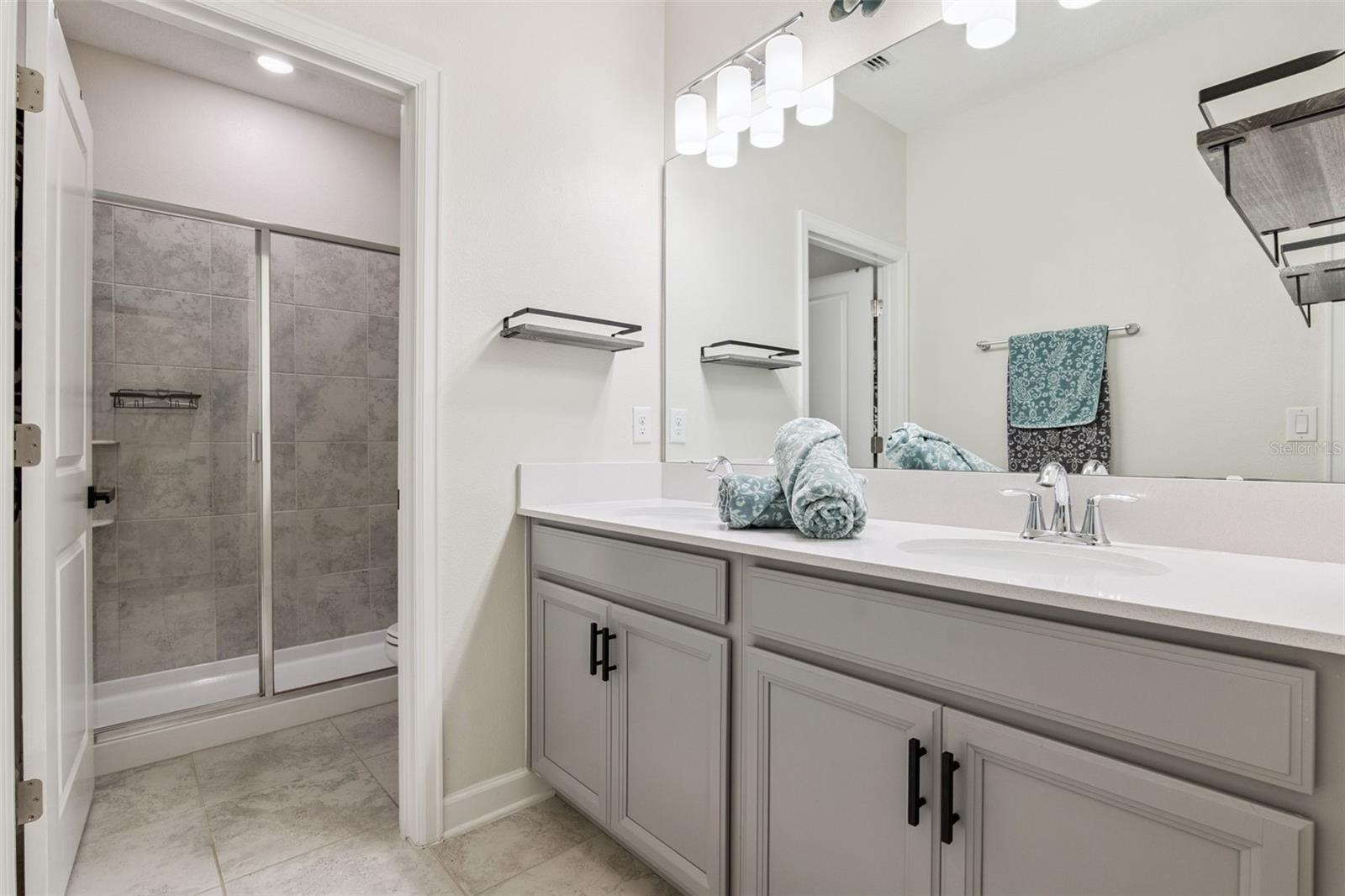 Image 18 of 39 For 2919 Manatee Island Drive