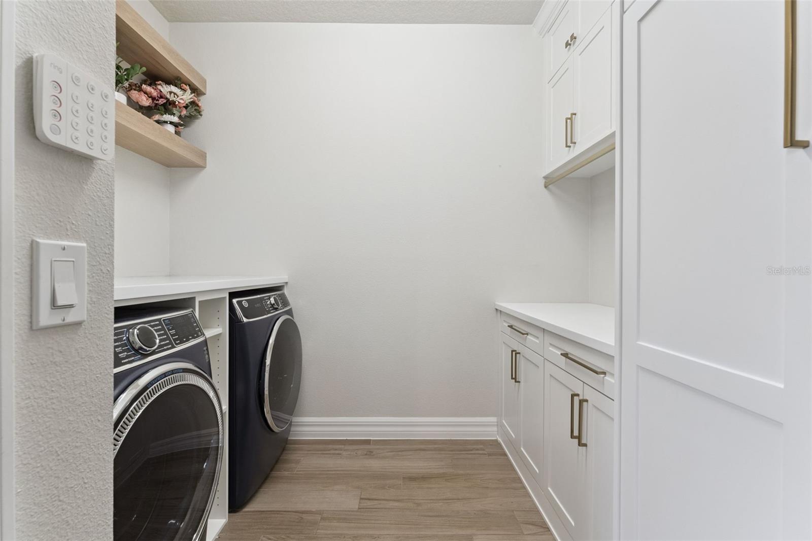 Image 19 of 52 For 2437 Knoll Drive