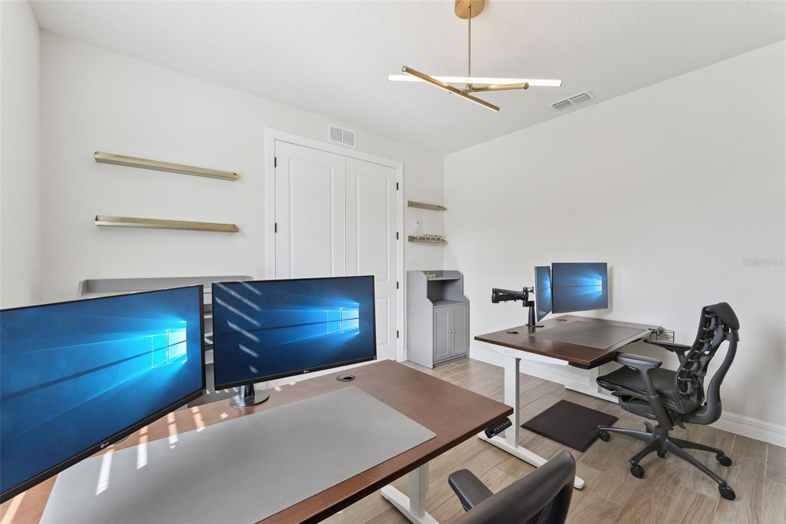 Image 21 of 52 For 2437 Knoll Drive