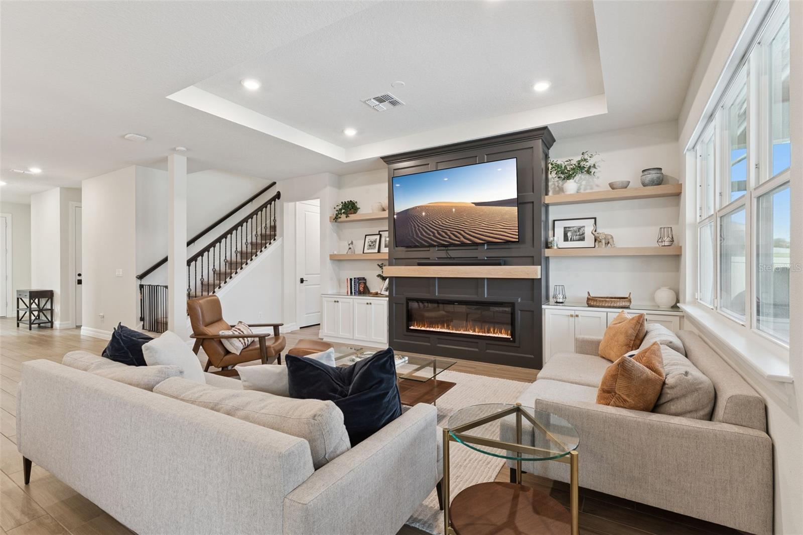 Image 7 of 52 For 2437 Knoll Drive