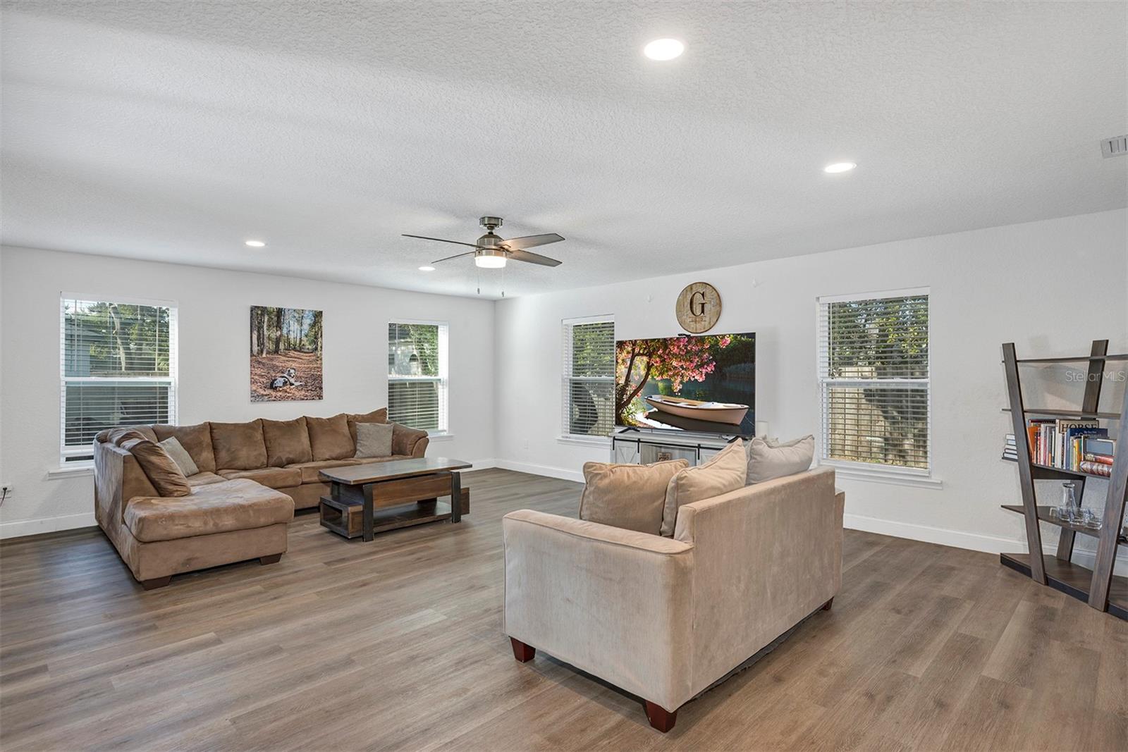 Image 11 of 18 For 912 Trailwood Drive