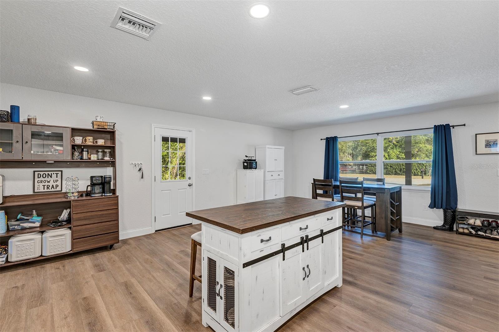 Image 5 of 18 For 912 Trailwood Drive