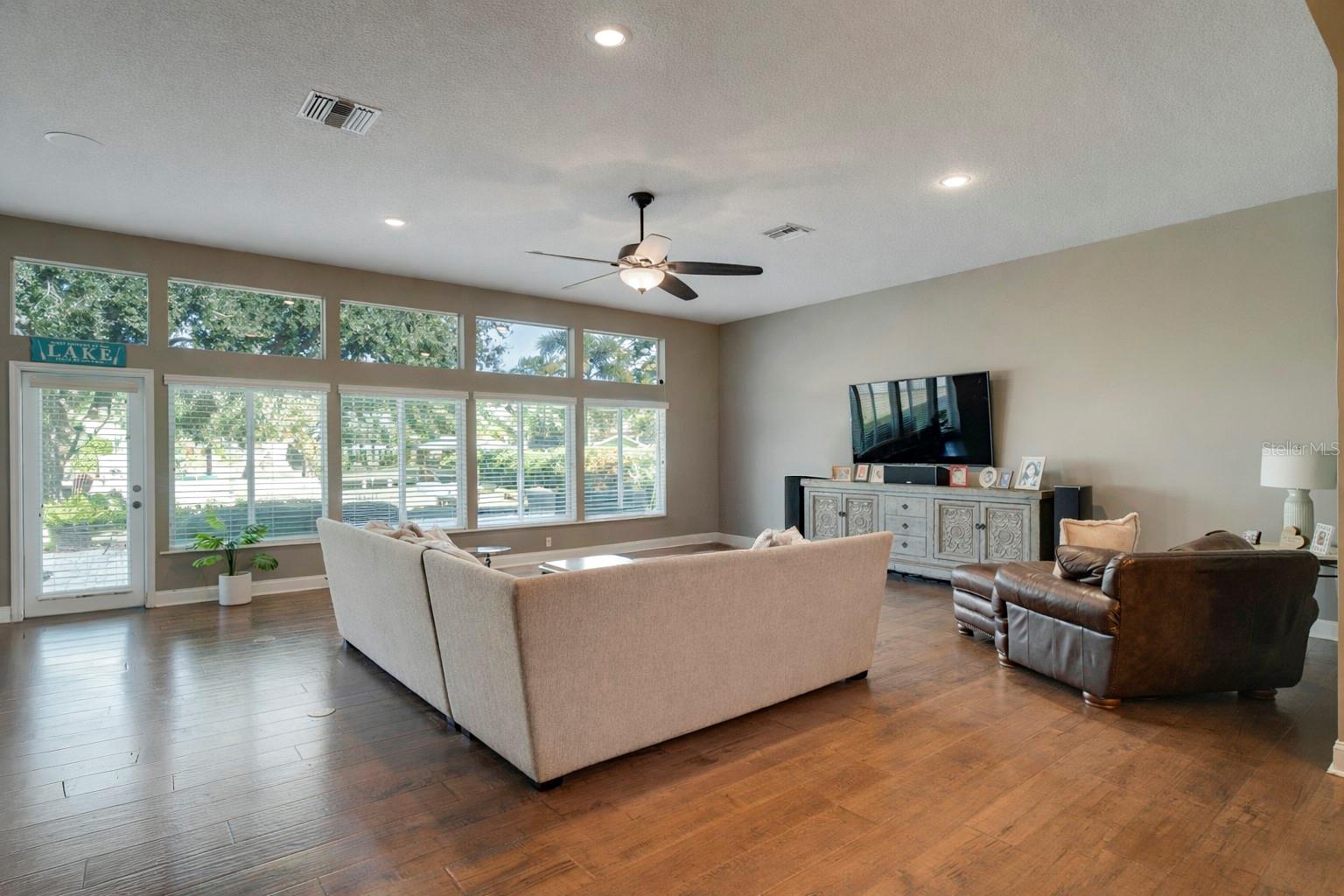 Image 12 of 31 For 2523 Bayfront Parkway