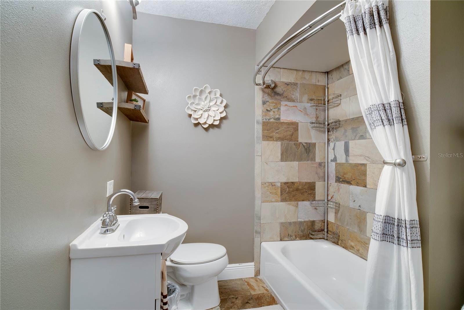 Image 13 of 31 For 2523 Bayfront Parkway