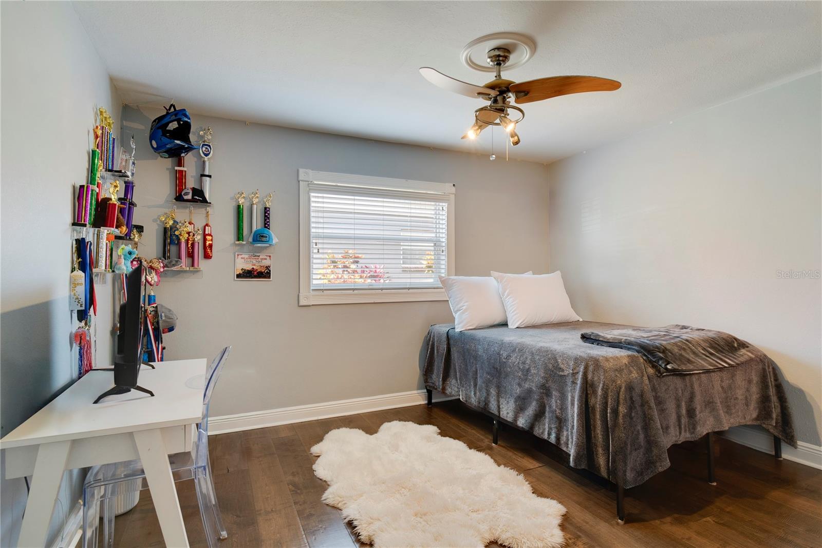 Image 16 of 31 For 2523 Bayfront Parkway