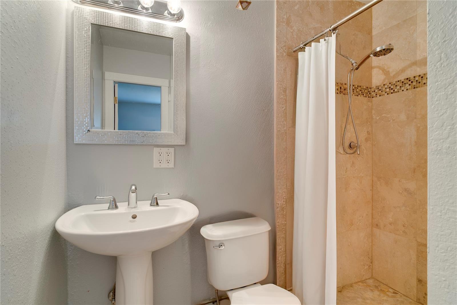 Image 17 of 31 For 2523 Bayfront Parkway