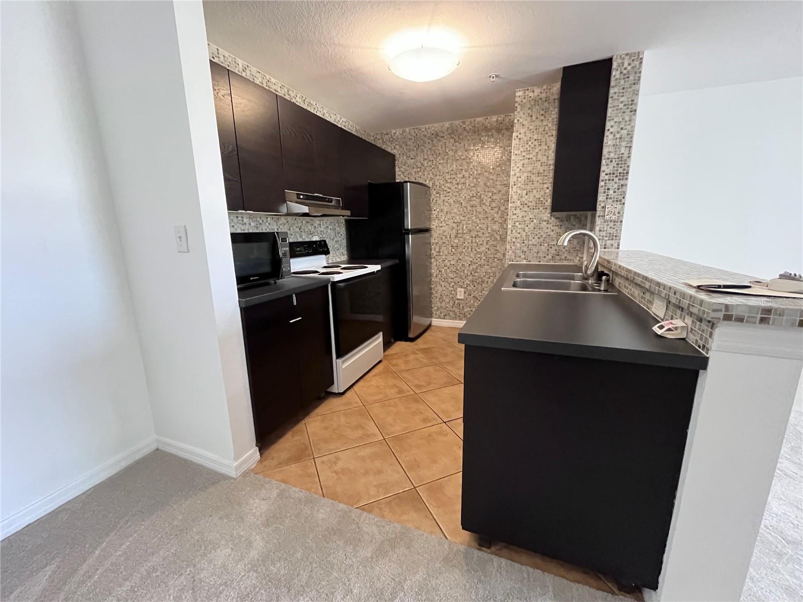 Image 4 of 18 For 5451 Vineland Road 2210