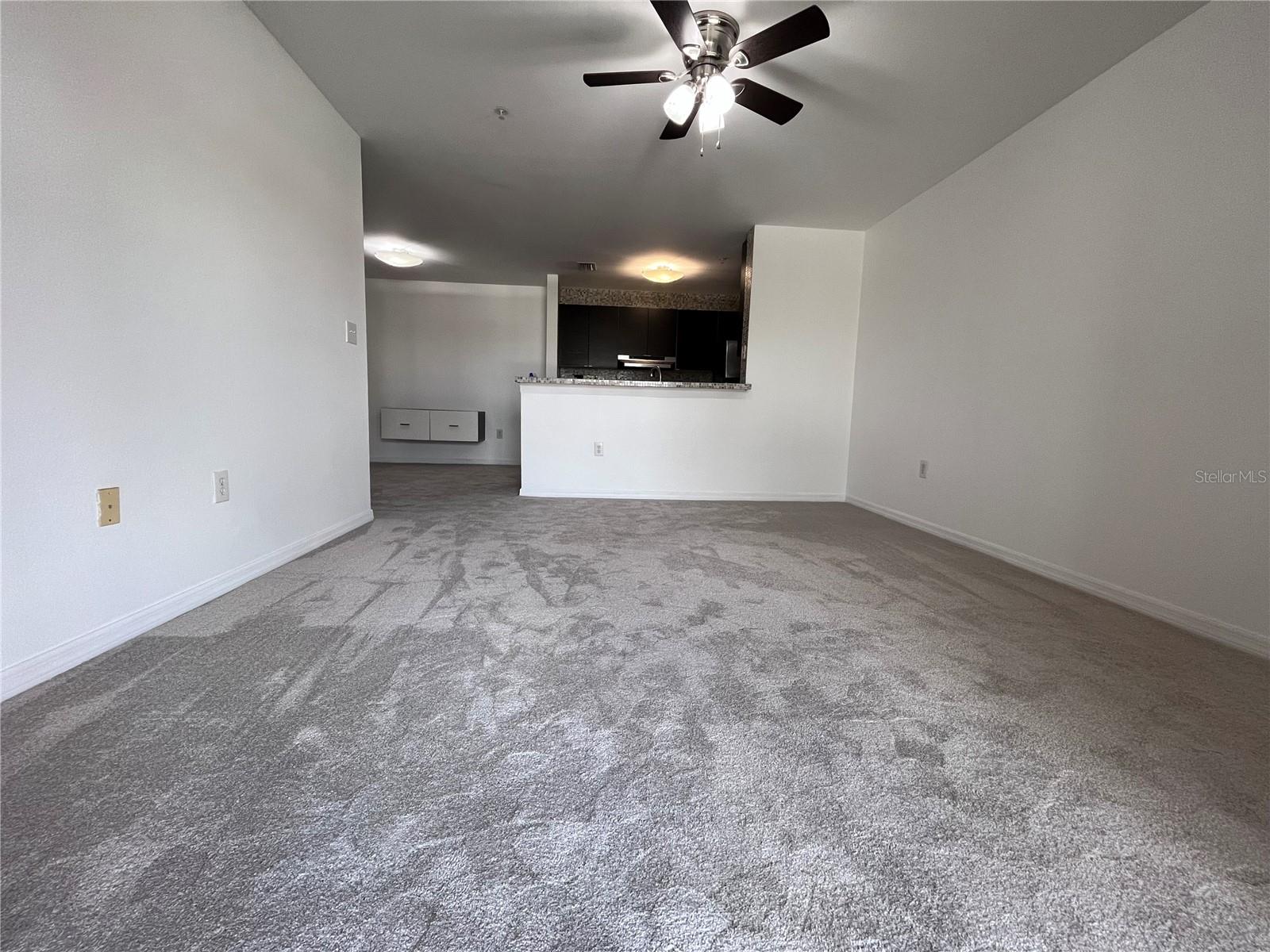 Image 8 of 18 For 5451 Vineland Road 2210